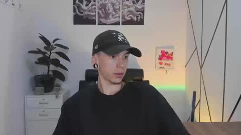 Snapshot of james_adamss_ chatting on 18, 11, 2025 james_adamss_ online show from 18, 11, 2025