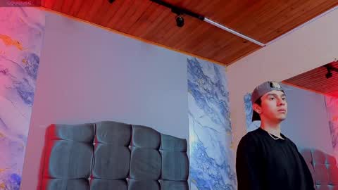 james_adamss_ online show from 17, 4, 2026