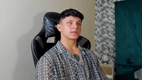 Snapshot of jamesgolden_ chatting on 1, 3, 2025 jamesgolden_ online show from 1, 3, 2025