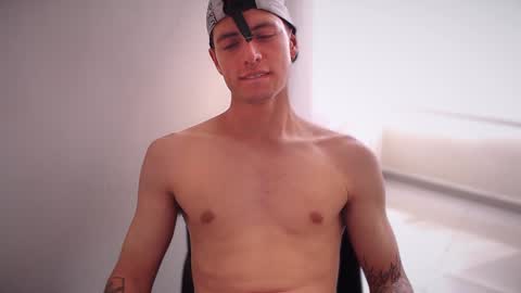 Snapshot of jamesss____ chatting on 16, 1, 2025 jamesss____ online show from 16, 1, 2025