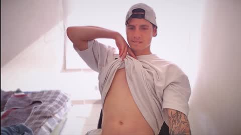 Snapshot of jamesss____ chatting on 20, 1, 2025 jamesss____ online show from 20, 1, 2025