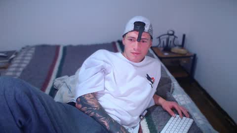 Snapshot of jamesss____ chatting on 5, 2, 2025 jamesss____ online show from 5, 2, 2025