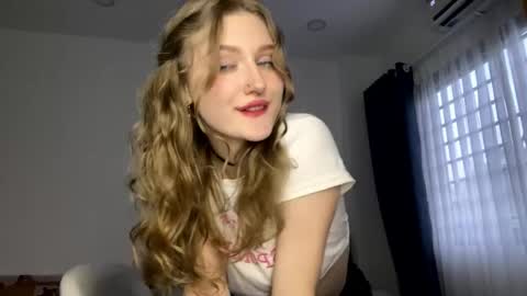 Snapshot of janesspace chatting on 17, 4, 2026 Janie online show from 17, 4, 2026