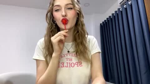 Snapshot of janesspace chatting on 22, 4, 2026 Janie online show from 22, 4, 2026