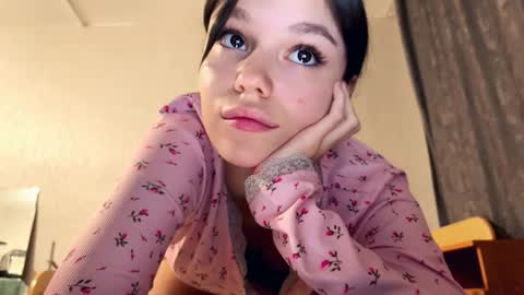 Snapshot of janethcensky chatting on 22, 11, 2025 Aleksia online show from 22, 11, 2025