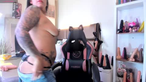 Snapshot of janette_rider_ chatting on 1, 2, 2025 Janette online show from 1, 2, 2025