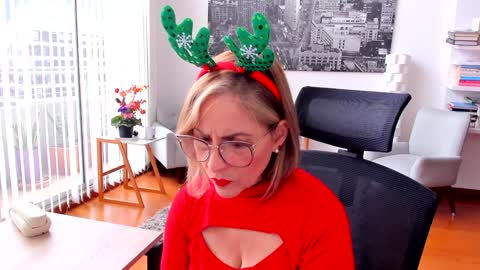 Snapshot of janeturner chatting on 9, 12, 2024 JANE TURNER MILF online show from 9, 12, 2024