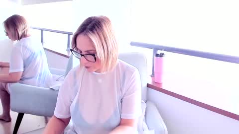 Snapshot of janeturner chatting on 6, 2, 2025 JANE TURNER MILF online show from 6, 2, 2025