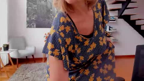 Snapshot of janeturner chatting on 19, 11, 2025 JANE TURNER MILF online show from 19, 11, 2025