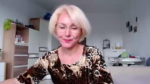 Snapshot of jasmin18v chatting on 14, 6, 2026 Jasmin room for people 40 online show from 14, 6, 2026