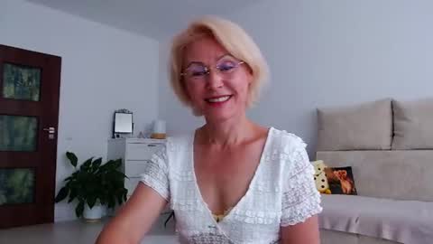 Snapshot of jasmin18v chatting on 10, 7, 2026 Jasmin room for people 40 online show from 10, 7, 2026