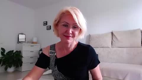 Snapshot of jasmin18v chatting on 14, 7, 2026 Jasmin room for people 40 online show from 14, 7, 2026