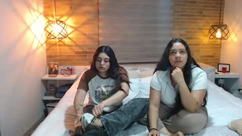 Jazmin and Scarlett online show from 14, 11, 2025