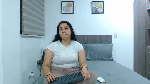 Snapshot of jazmin_dharius chatting on 13, 4, 2026 Jazmin and Scarlett online show from 13, 4, 2026