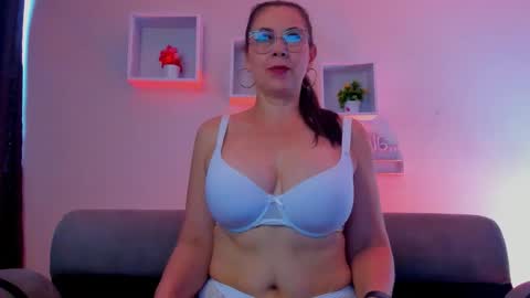 Snapshot of jazmin_steele chatting on 10, 3, 2026 Jazmin online show from 10, 3, 2026