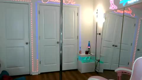 Snapshot of jazminefox chatting on 4, 5, 2026 Jazmine Fox online show from 4, 5, 2026