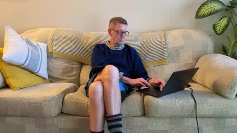 Snapshot of jcar57 chatting on 26, 11, 2025 Jon online show from 26, 11, 2025