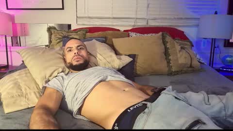 Snapshot of jcmax305 chatting on 17, 11, 2025 JcMax305 online show from 17, 11, 2025