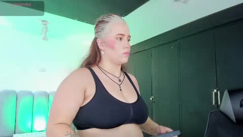 Snapshot of jeannewilliams_ chatting on 6, 7, 2026 Jeanne Williams online show from 6, 7, 2026
