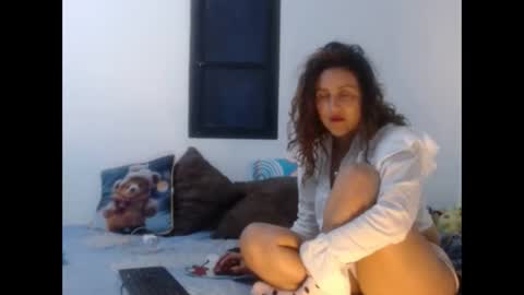 Snapshot of jeans_and_emma chatting on 21, 9, 2025 jeans_and_emma online show from 21, 9, 2025