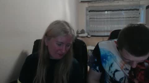 Snapshot of jenisandpeter chatting on 4, 6, 2026 JenisAndPeter online show from 4, 6, 2026