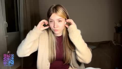 Hey EveryoneIm Kimi  Glad to see you in my room We almost hit 10 Thumb up in one day   online show from 12, 2, 2026