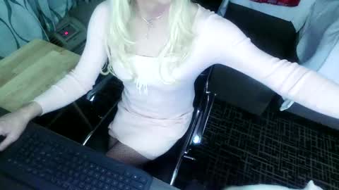 Jenna Cross online show from 28, 12, 2024