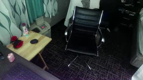 Jenna Cross online show from 28, 1, 2025