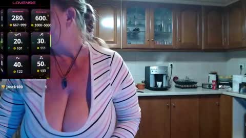 Snapshot of jennadeluxe chatting on 23, 4, 2026 Jenna online show from 23, 4, 2026