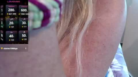 Snapshot of jennadeluxe chatting on 24, 4, 2026 Jenna online show from 24, 4, 2026