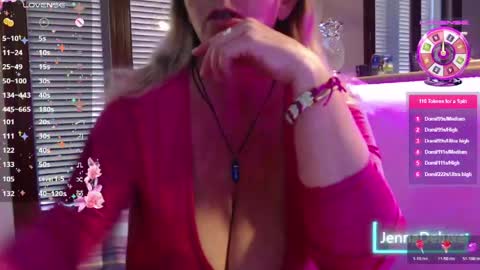 Snapshot of jennadeluxe chatting on 4, 5, 2026 Jenna online show from 4, 5, 2026
