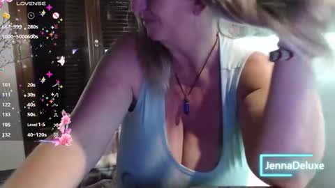 Snapshot of jennadeluxe chatting on 28, 5, 2026 Jenna online show from 28, 5, 2026