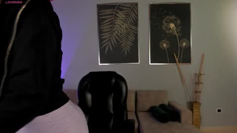 Snapshot of jennaolson chatting on 30, 11, 2025 Jenna Olson online show from 30, 11, 2025