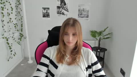Snapshot of jenniestar chatting on 19, 4, 2026 Karla online show from 19, 4, 2026