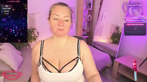 Snapshot of jenniferlight chatting on 9, 3, 2026 Jennifer online show from 9, 3, 2026