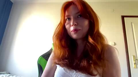 Snapshot of jenninemccurtis chatting on 29, 4, 2026 Lily online show from 29, 4, 2026