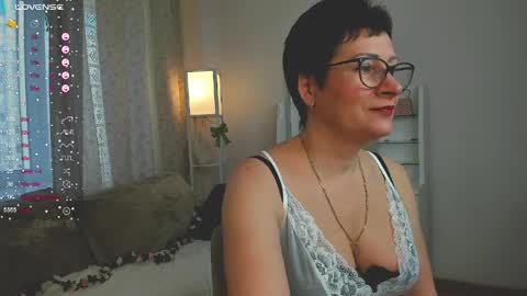 Snapshot of jennymons chatting on 2, 4, 2026 Jenny online show from 2, 4, 2026