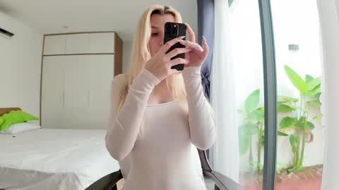 Snapshot of jennytime chatting on 28, 2, 2025 Jen online show from 28, 2, 2025