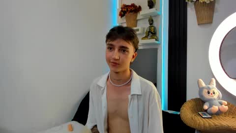 jero independent model online show from 18, 11, 2025