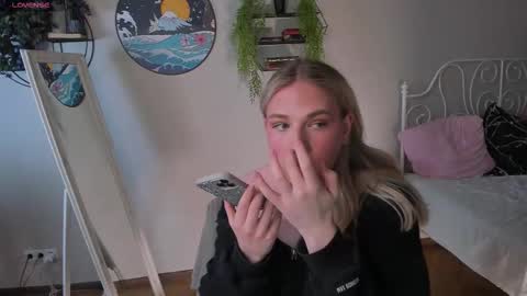 Snapshot of jes_solar chatting on 14, 10, 2025 jes_solar online show from 14, 10, 2025