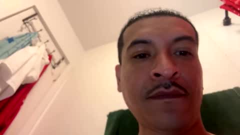 Snapshot of jesselopezcali chatting on 14, 12, 2025 Hungjessy online show from 14, 12, 2025