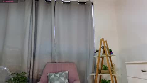 bella  adams online show from 18, 2, 2025