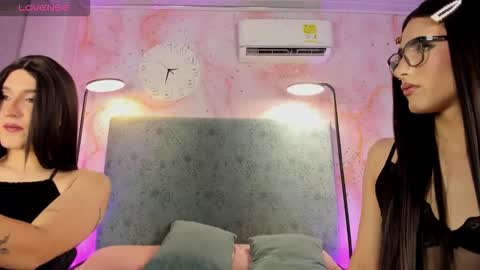 Snapshot of jessicameron chatting on 7, 1, 2026 JESSI AND NAOMI online show from 7, 1, 2026