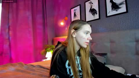 Snapshot of jessiexxiv chatting on 11, 9, 2025 Jessie online show from 11, 9, 2025