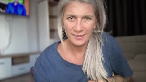 Snapshot of jessye_vega chatting on 11, 10, 2025 Jessye online show from 11, 10, 2025