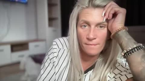 Snapshot of jessye_vega chatting on 19, 10, 2025 Jessye online show from 19, 10, 2025