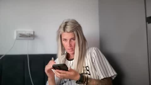 Snapshot of jessye_vega chatting on 20, 10, 2025 Jessye online show from 20, 10, 2025