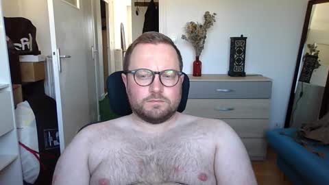 jeuneloup92 online show from 12, 10, 2025