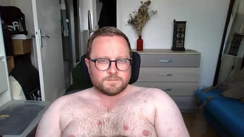 jeuneloup92 online show from 11, 5, 2026