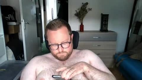 jeuneloup92 online show from 12, 5, 2026